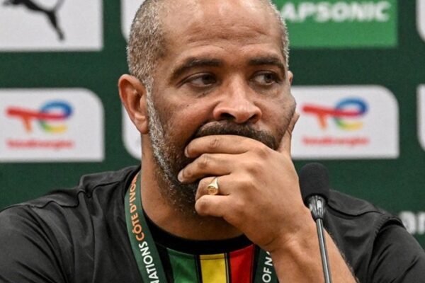 CONFERENCE DE PRESSE APRES MALI-COTE D’IVOIRE« L’arbitre ne nous a pas aidés à être moins solides », dixit Eric Sékou Chelle