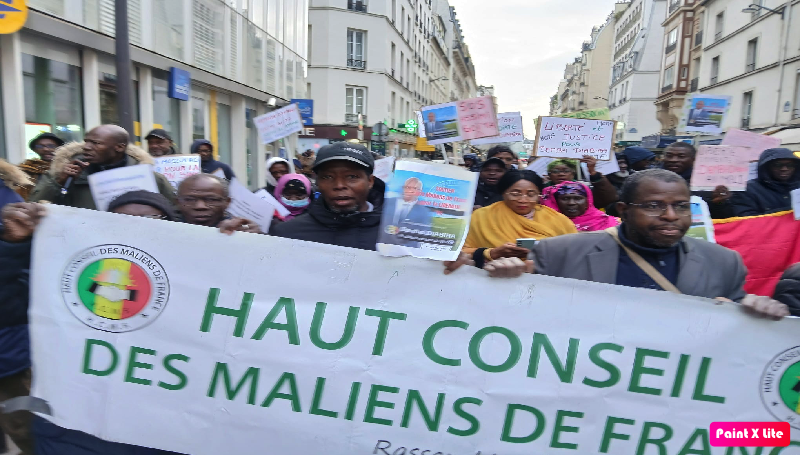 Les Maliens résidents en Ile de France sont venus nombreux pour manifester samedi dernier devant l’ambassade du Mali à Paris, rue Cherche Midi, contre l’arrestation et l’incarcération au Mali du Président sortant du Haut conseil des Maliens de France, Demba Diabira.